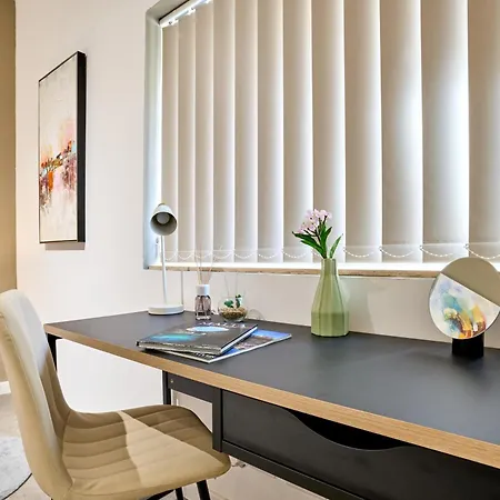 Apartment Stylish In Tigne Point Sliema