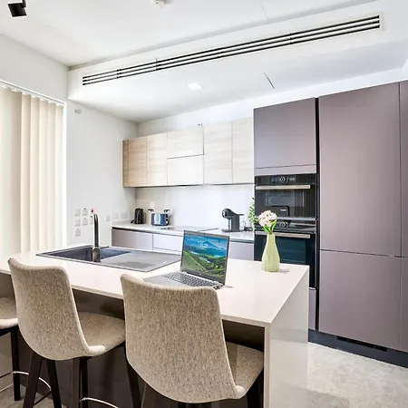 Apartment Stylish In Tigne Point Sliema