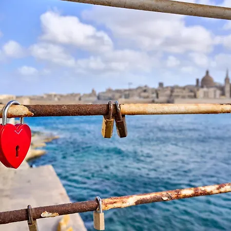 Stylish In Tigne Point Sliema