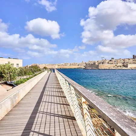 Apartment Stylish In Tigne Point Sliema