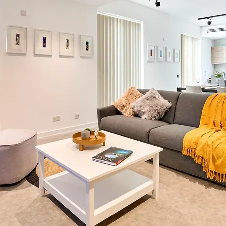 Apartment Stylish In Tigne Point Sliema